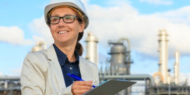Chemistry vs Chemical Engineering: Which is Right for You?